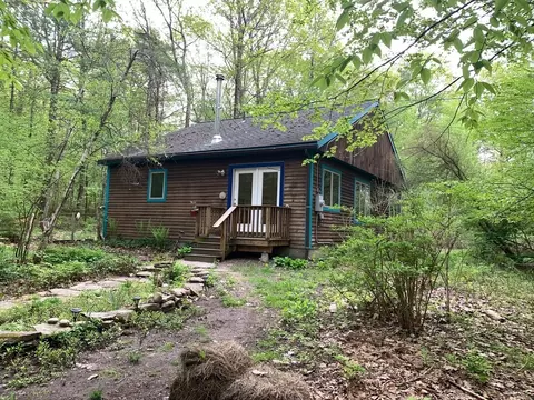 166 E Chestnut Hl, Montague, MA 01351