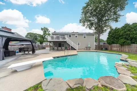 13 Westgate Rd, Framingham, MA 01701