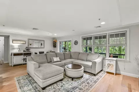 29 Maple St #C, Canton, MA 02021