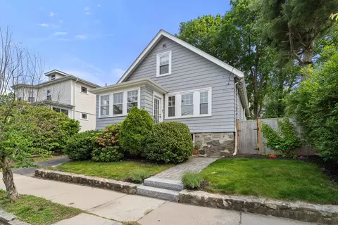 26 Edgebrook Rd, Boston, MA 02132