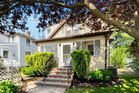 55 Rosemont Rd, Weymouth, MA 02191