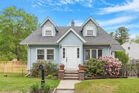 47 Algonquin Dr, Tewksbury, MA 01876