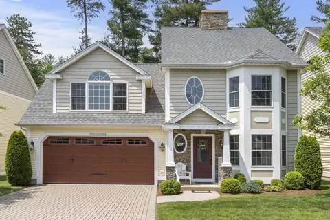 33 Kensington Way #61, Tewksbury, MA 01876