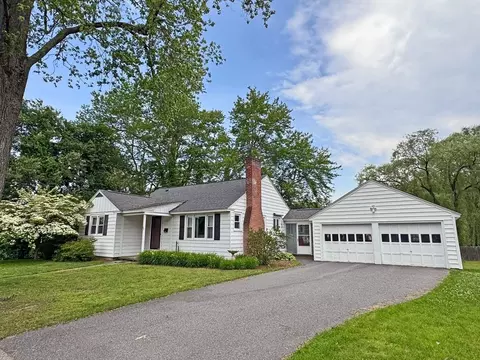 83 Smith St, Greenfield, MA 01301