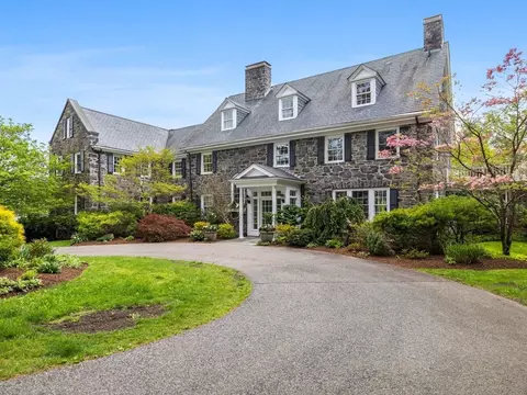 90 Burr Dr, Needham, MA 02492