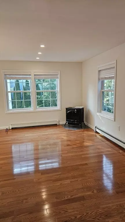 Living - 194 Washington St, Gloucester, MA 01930 photo 2 of 2