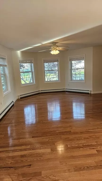 Living - 194 Washington St, Gloucester, MA 01930 photo 1 of 2