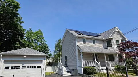 Exterior - 194 Washington St, Gloucester, MA 01930 photo 2 of 10