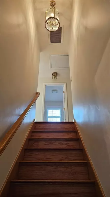 Entry Way - 194 Washington St, Gloucester, MA 01930 photo 2 of 2
