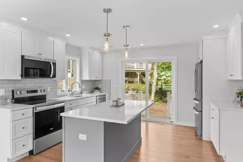 17 Upland Rd, Lynn, MA 01902 photo 2