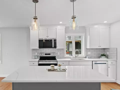 17 Upland Rd, Lynn, MA 01902 photo 3