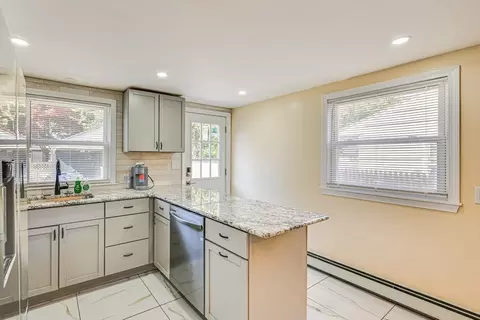 44 Georgetown St, Springfield, MA 01104 photo 7