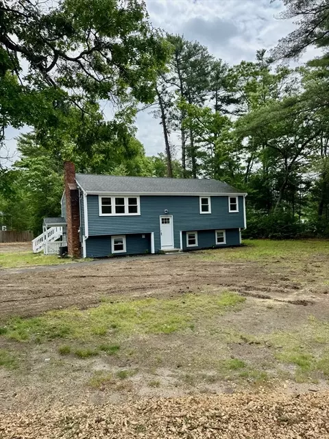 23 Pope St, Carver, MA 02330