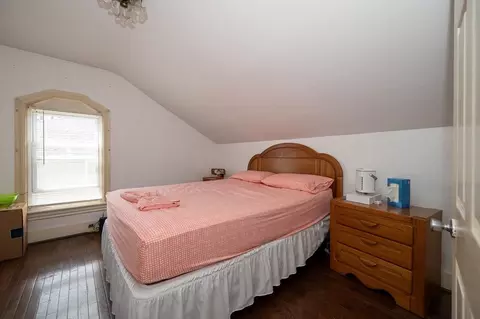 Bedroom - 9-11 Dover St, Worcester, MA 01609 photo 3 of 4