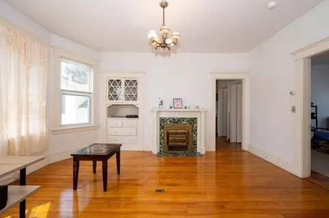 Living - 9-11 Dover St, Worcester, MA 01609 photo 5 of 8