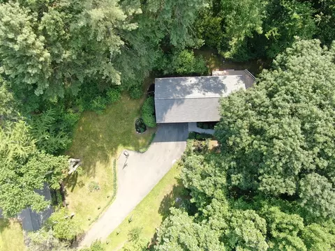 34 Clubhouse Ln, Natick, MA 01760