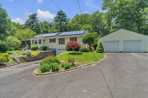 33 Dean St, Norton, MA 02766