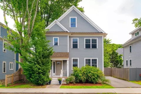 31 Neponset Ave, Roslindale, MA 02131