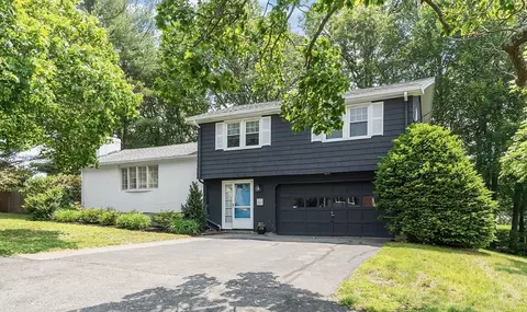 5 Summit View Dr, Swampscott, MA 01907