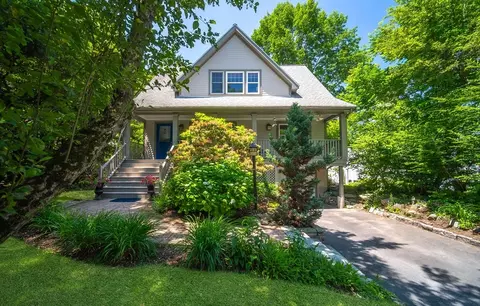 79 Henderson St, Needham, MA 02492