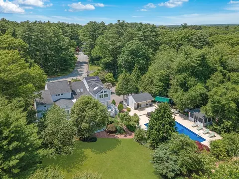 1 Crooked Bow Path, Mattapoisett, MA 02739
