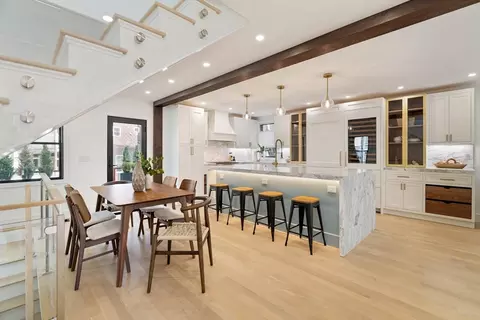 20 R Linden Pl, Brookline, MA 02445
