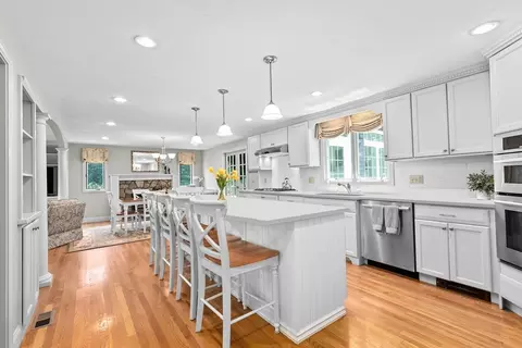 3 Heritage Ln, Canton, MA 02021 photo 4