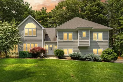 40 Strawberry Ln, Canton, MA 02021