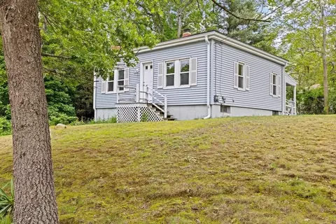 15 Rand St, Randolph, MA 02368