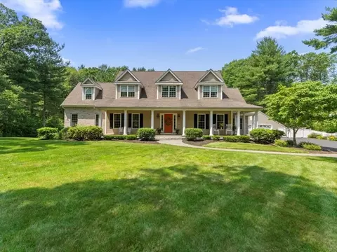 35 Oxbow Dr, Wrentham, MA 02093