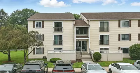 49 Village Brook Ln #2, Natick, MA 01760