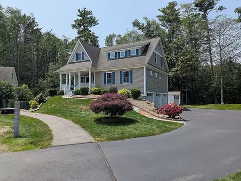 8 Locke Ln, Seabrook, NH 03874