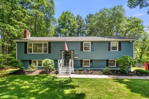 20 Billings Rd, Foxboro, MA 02035
