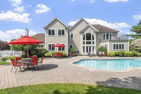 24 Anna Dr, Danvers, MA 01923 photo 2