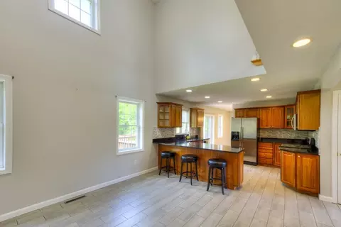233 Munsing St, Ludlow, MA 01056 photo 6
