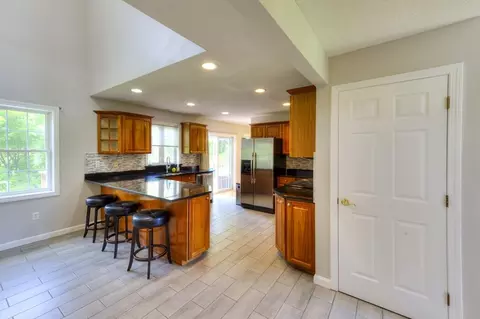 233 Munsing St, Ludlow, MA 01056 photo 4