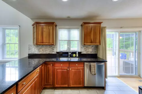 233 Munsing St, Ludlow, MA 01056 photo 10