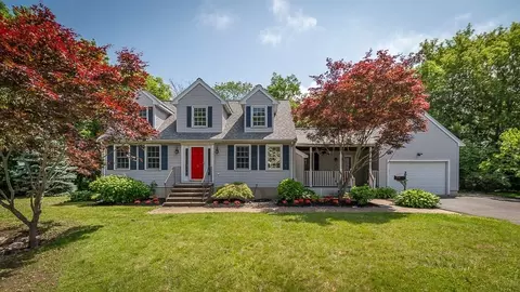 53 Cliff St, Lynn, MA 01905