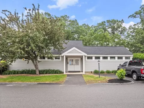 49 Meadow Pond Dr #I, Leominster, MA 01453