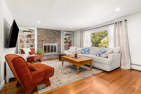 Living - 19 Maple St, Salisbury, MA 01952 photo 3 of 7