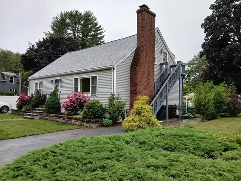19 Maple St, Salisbury, MA 01952