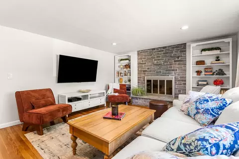 Living - 19 Maple St, Salisbury, MA 01952 photo 1 of 7