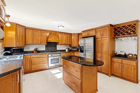 Kitchen - 19 Maple St, Salisbury, MA 01952 photo 4 of 6