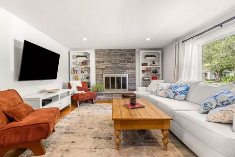 Living - 19 Maple St, Salisbury, MA 01952 photo 2 of 7