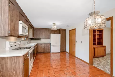 Kitchen - 9 Seneca Dr, Danvers, MA 01923 photo 1 of 4
