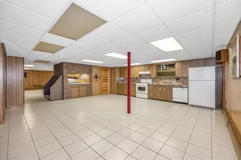 Kitchen - 9 Seneca Dr, Danvers, MA 01923 photo 3 of 4