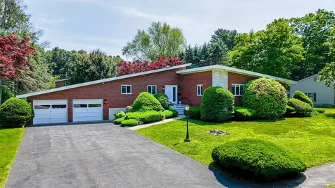 9 Seneca Dr, Danvers, MA 01923
