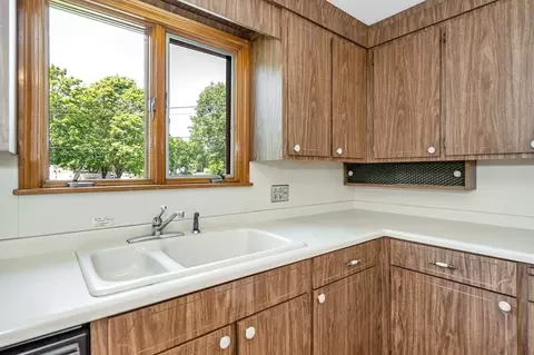 Kitchen - 9 Seneca Dr, Danvers, MA 01923 photo 2 of 4