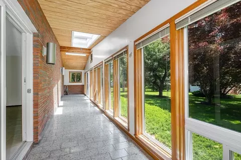 Entry Way - 9 Seneca Dr, Danvers, MA 01923 photo 4 of 5