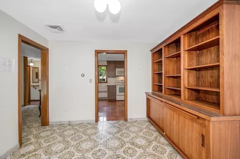 Entry Way - 9 Seneca Dr, Danvers, MA 01923 photo 2 of 5